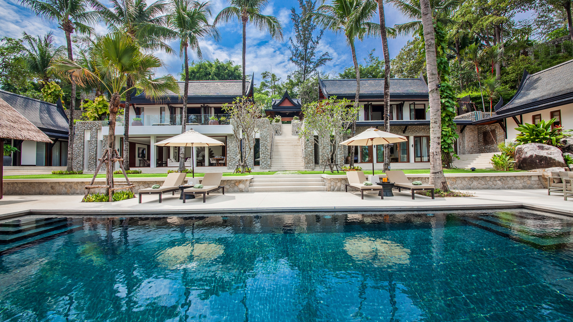 Villa Analaya Phuket - Beachfront 6-Bedrooms Luxury Villa in Phuket